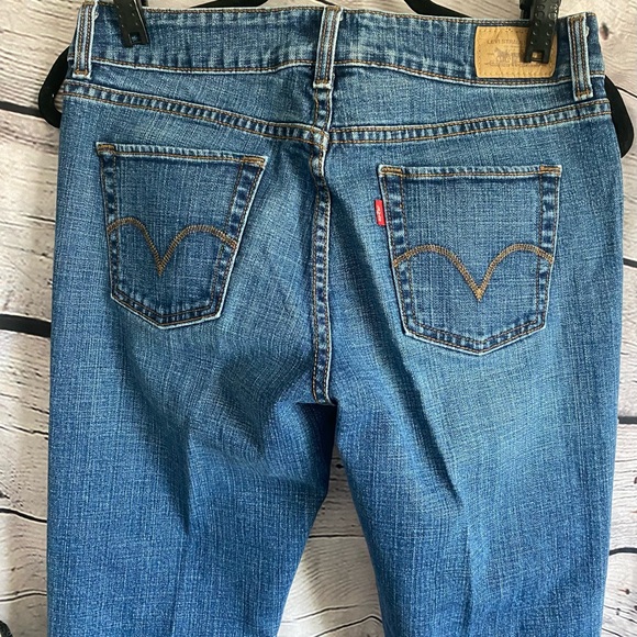 Levi's 526 Slender Bootcut Women's Jeans in Classic Blue - Picture 5 of 5